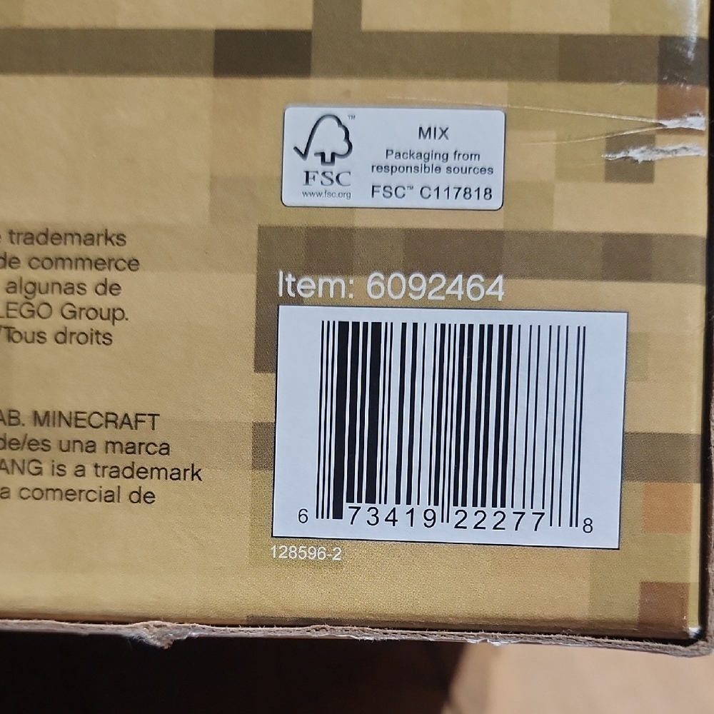 LEGO Minecraft Crafting Box #21116 - Picture 4 of 6